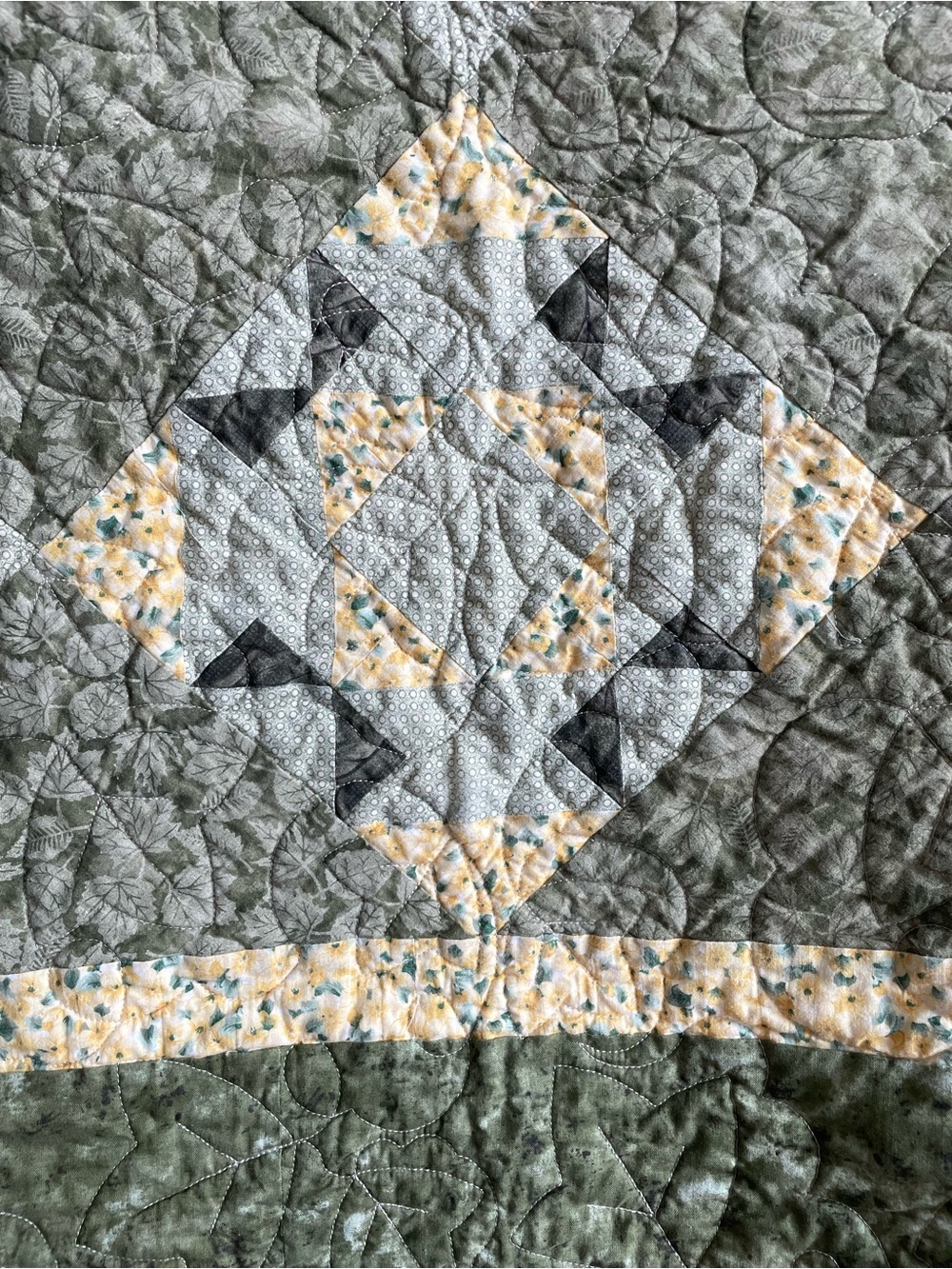 Handmade Quilt Pride of the Prairie Green Strawberries Cottagecore Cozy 55x45 - Picture 4 of 8